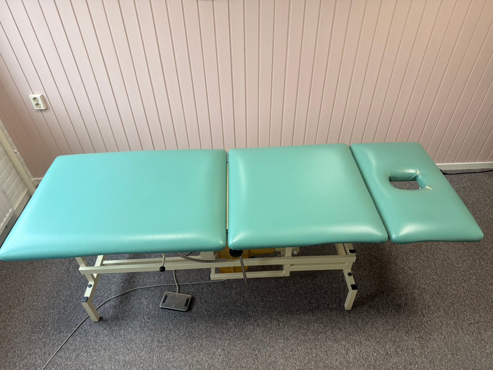Electrische behandelstoel, Ophalen, Zo goed als nieuw, Massagetafel