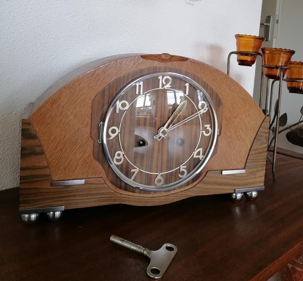 Antieke houten tafelklok met slinger en sleutel, Antiek en Kunst, Ophalen of Verzenden