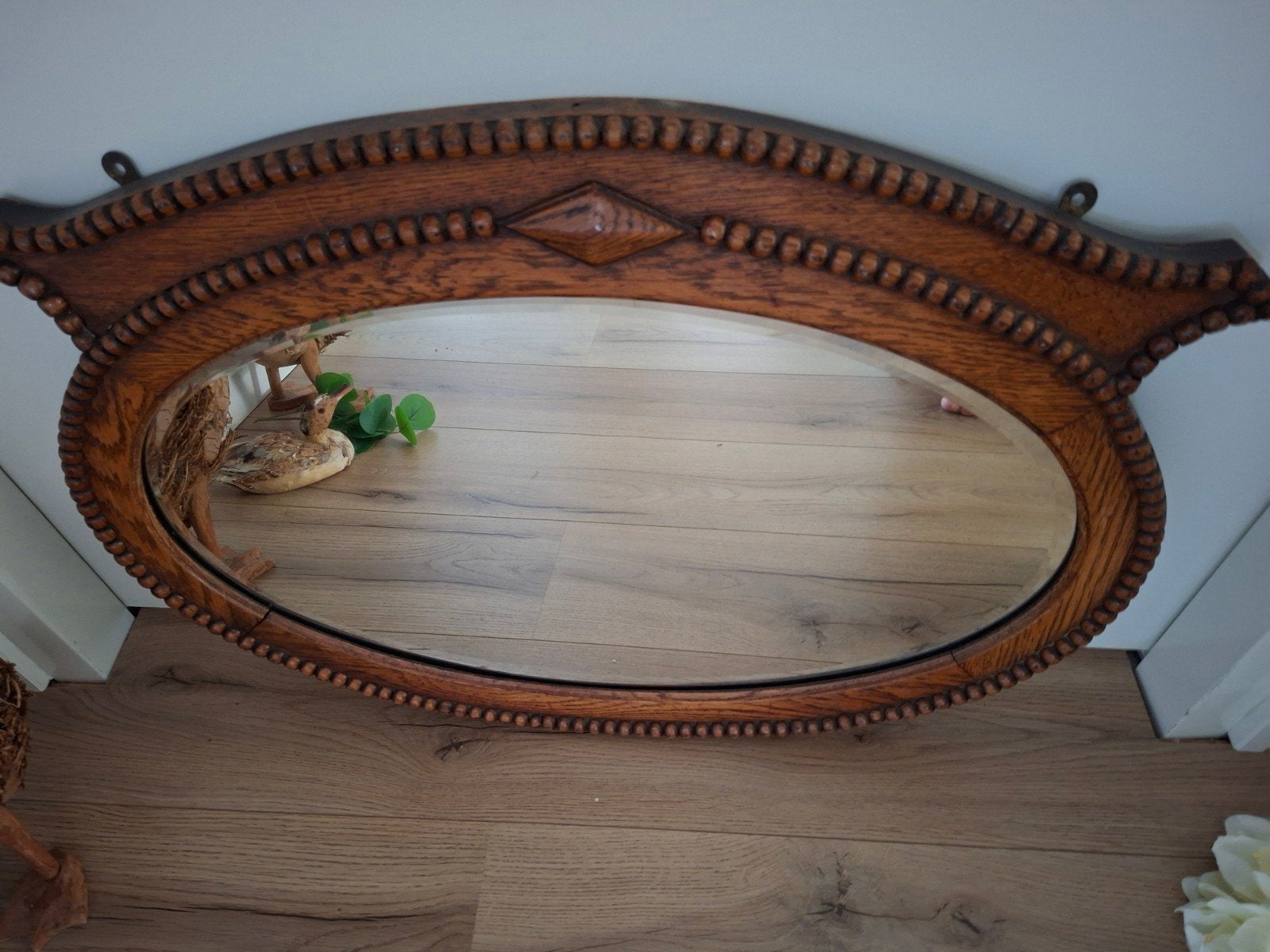 Ovale houten spiegel met sierlijke lijst, Antiek en Kunst, Ophalen of Verzenden, Ovaal, 50 tot 100 cm, Minder dan 100 cm