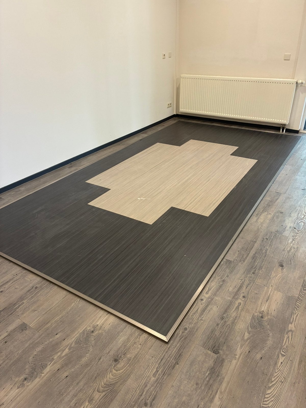 Groot presentatieplateau, Ophalen, Zo goed als nieuw, 5 tot 10 m², Parket