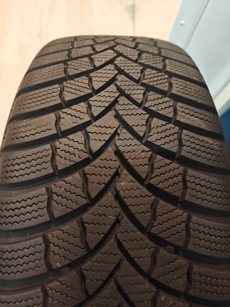 Set van 4 winterbanden op origineele Volvo LMV: 205/60/R16, Ophalen