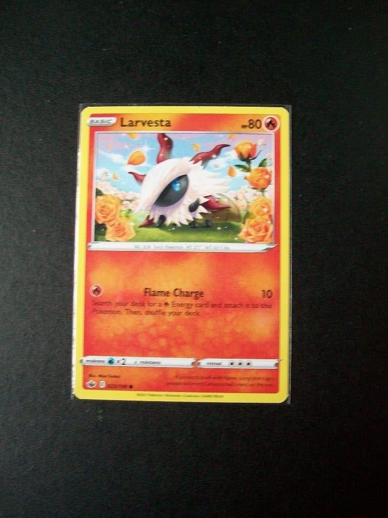 3283. Nieuwe Pokemon kaart LARVESTA HP 80 (023/198), Verzenden, Nieuw, Losse kaart