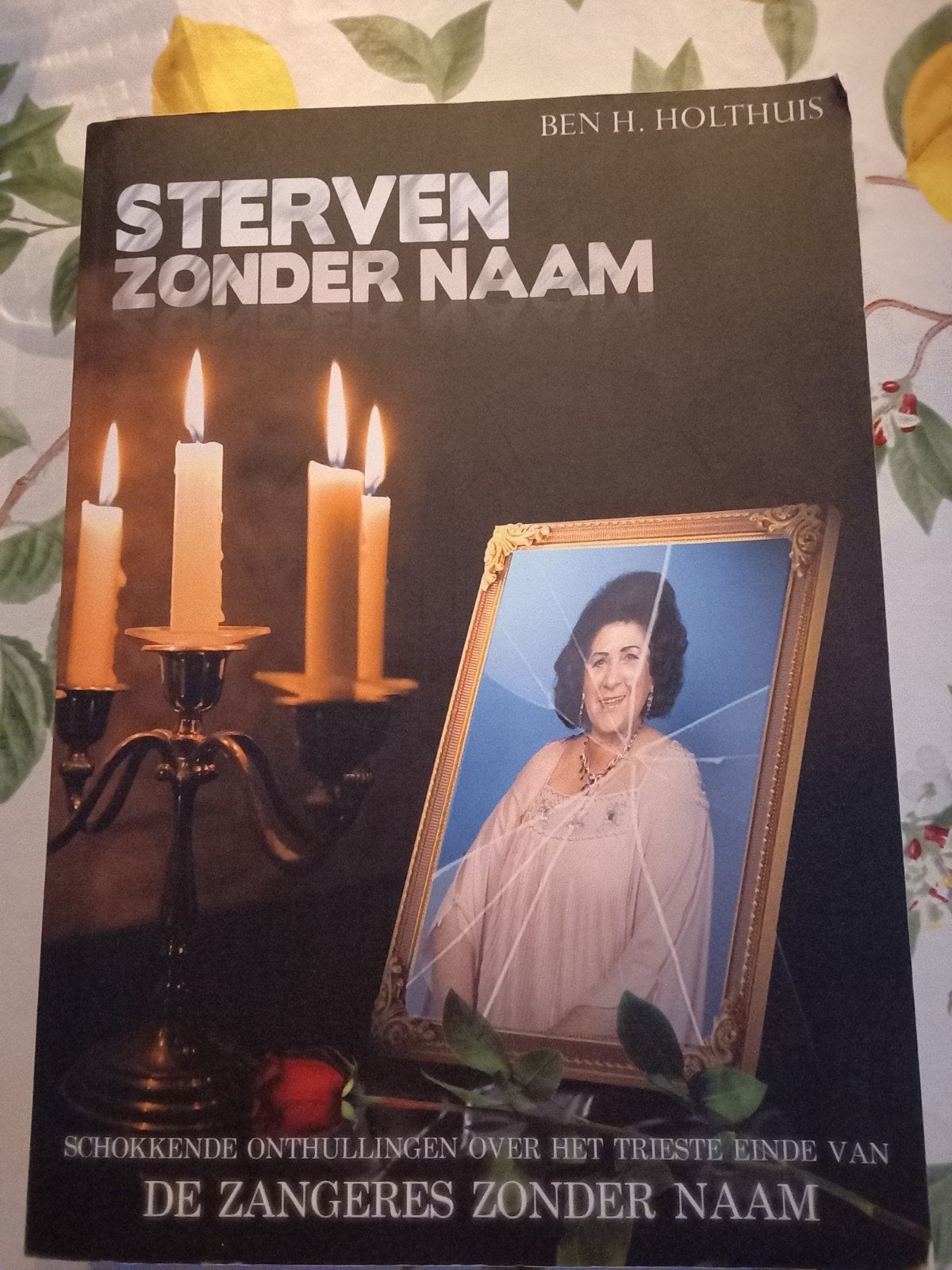 M8 Ben H. Holthuis - Sterven Zonder Naam, Boeken, Ben H. Holthuis, Ophalen of Verzenden, Zo goed als nieuw, Sport