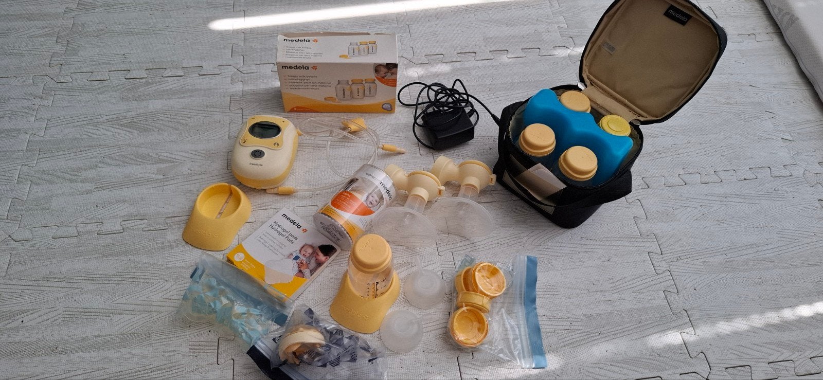 Medela Freestyle Motor Unit set met accessoires, Ophalen of Verzenden, Gebruikt