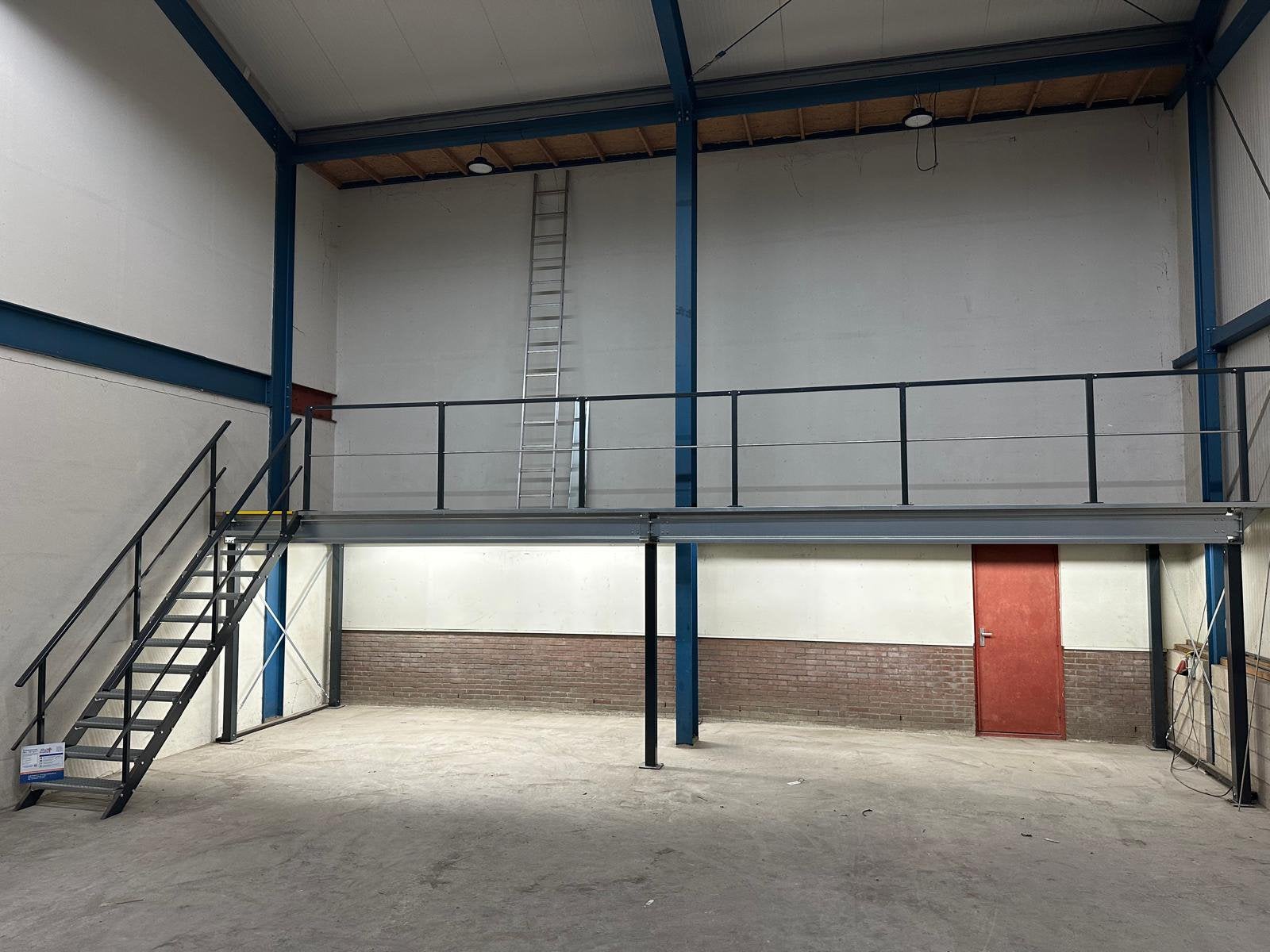 Entresol vloer, Ophalen