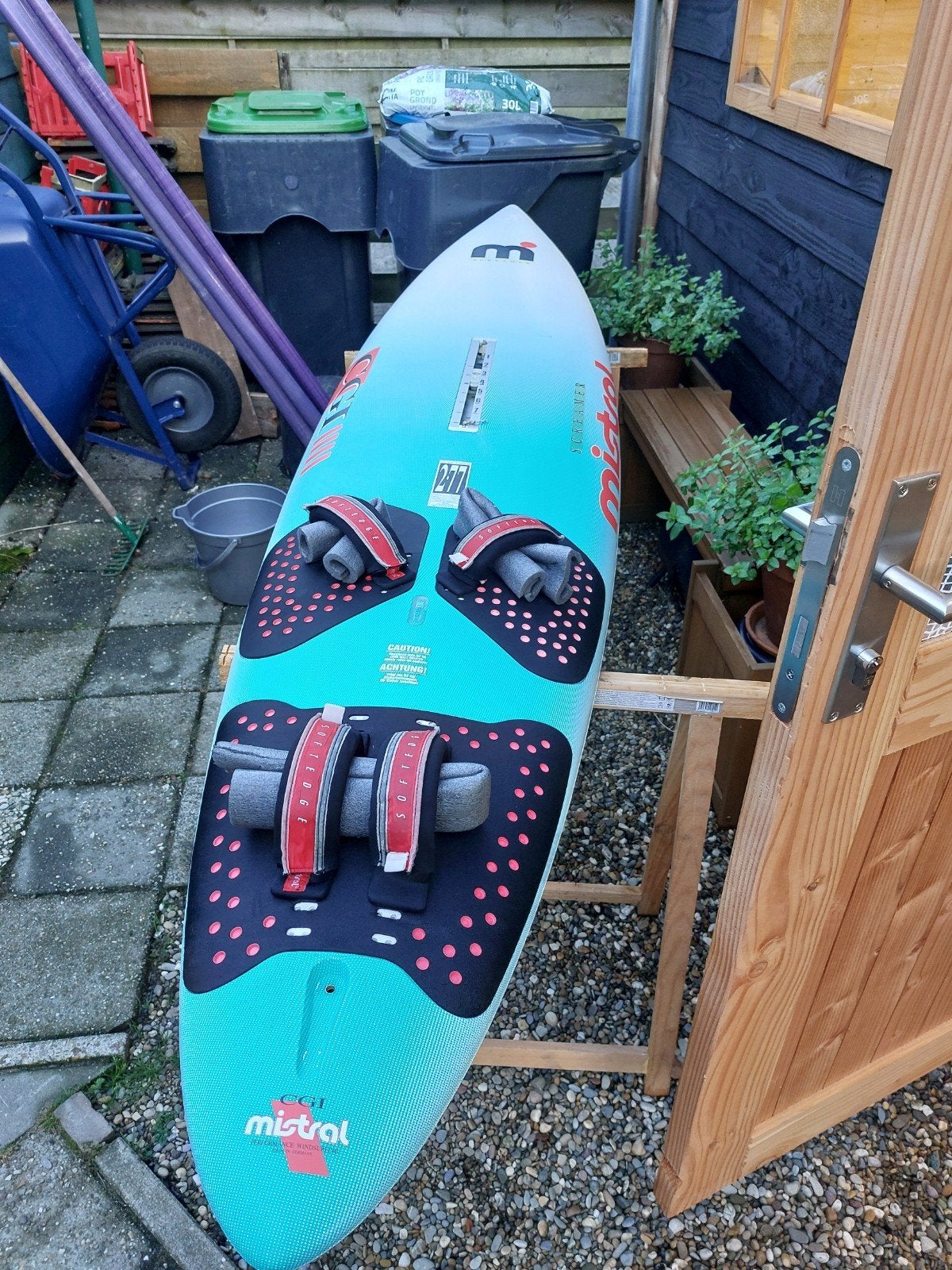 mistral screamer, in absolute nieuwstaat!!, Watersport en Boten, Windsurfen, Ophalen, Overige typen, Zo goed als nieuw, 250 tot 300 cm