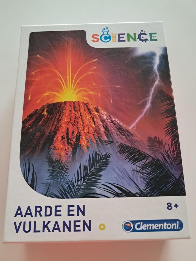 Science aarde en vulkanen., Kinderen en Baby's, Ophalen, Zo goed als nieuw