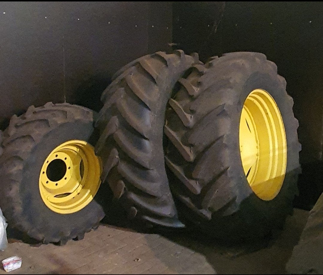 Michelin 2x 600 65 r38 en 2x 540 65 r24 - John Deere 6230, Ophalen