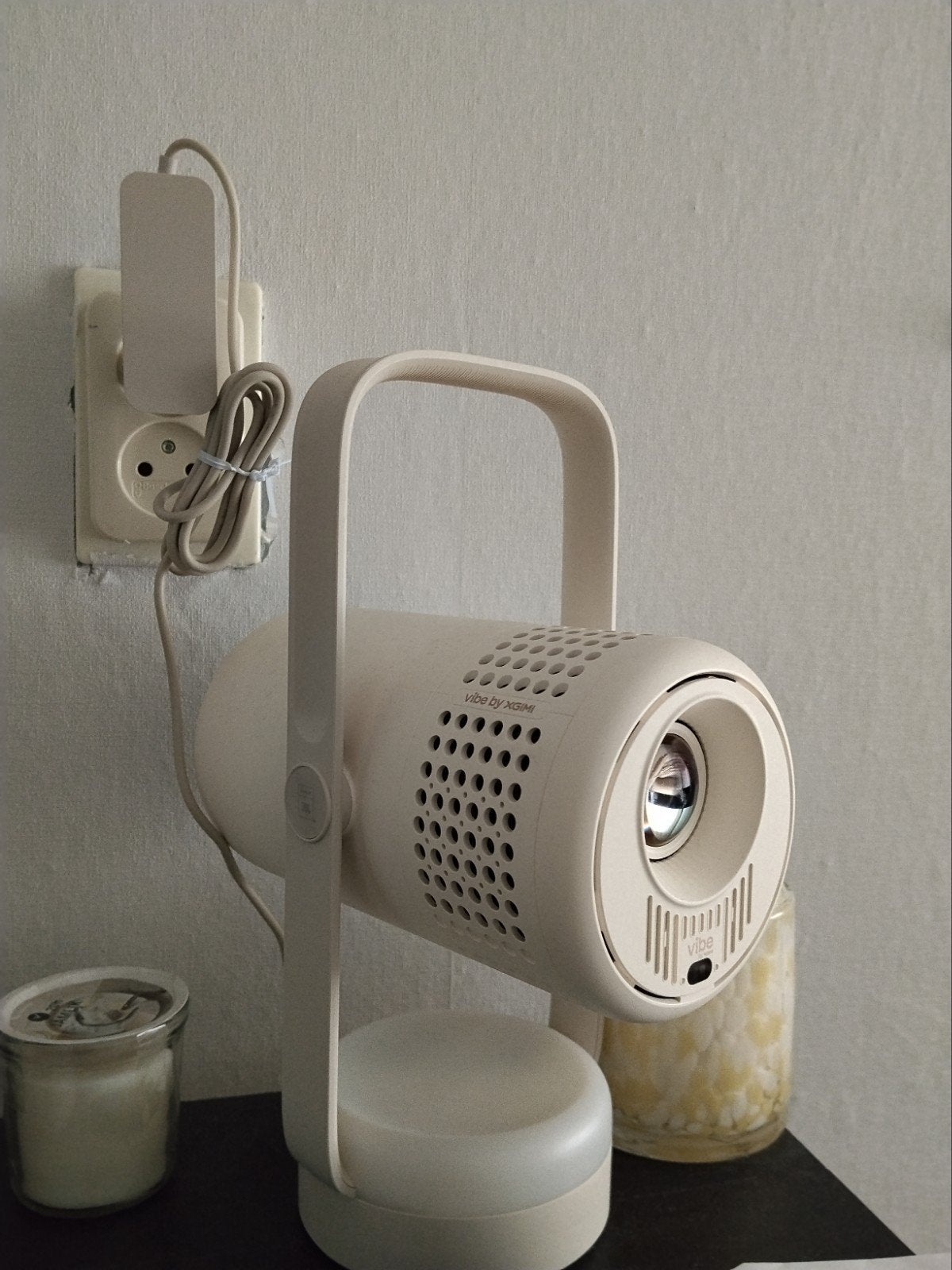 Xgimi Vibe One Pro - Zo goed als nieuw, incl. afstandsbedien, Xgimi, LED, Ophalen of Verzenden, Zo goed als nieuw
