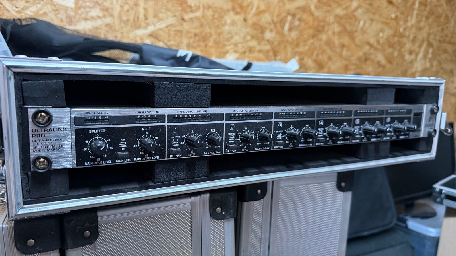 Behringer Ultralink Pro MX882 splitter/mixer in flightcase, Ophalen, Gebruikt, 5 tot 10 kanalen