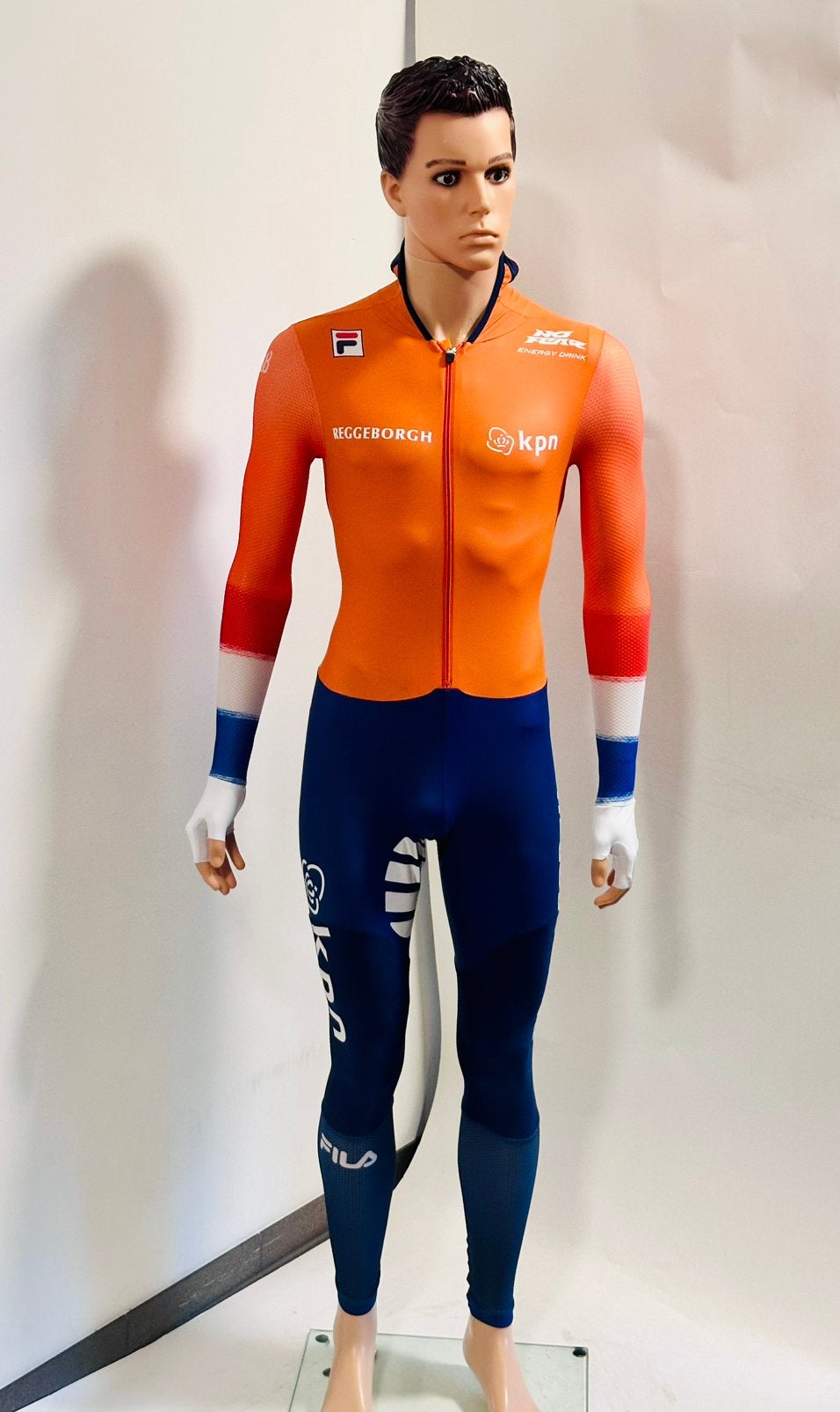 Schaatskleding schaatspak snelpak speedsuit maat M Fila, Sport en Fitness, Schaatsen, Ophalen of Verzenden, Zo goed als nieuw