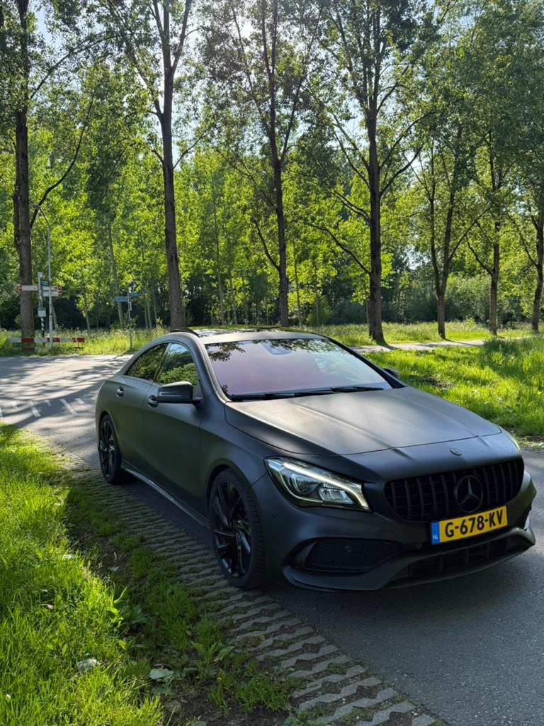 Mercedes-Benz CLA 200 156pk 7G-DCT 2017 Zwart, Auto's, Mercedes-Benz, Zwart, 715 kg, Zwart, Particulier