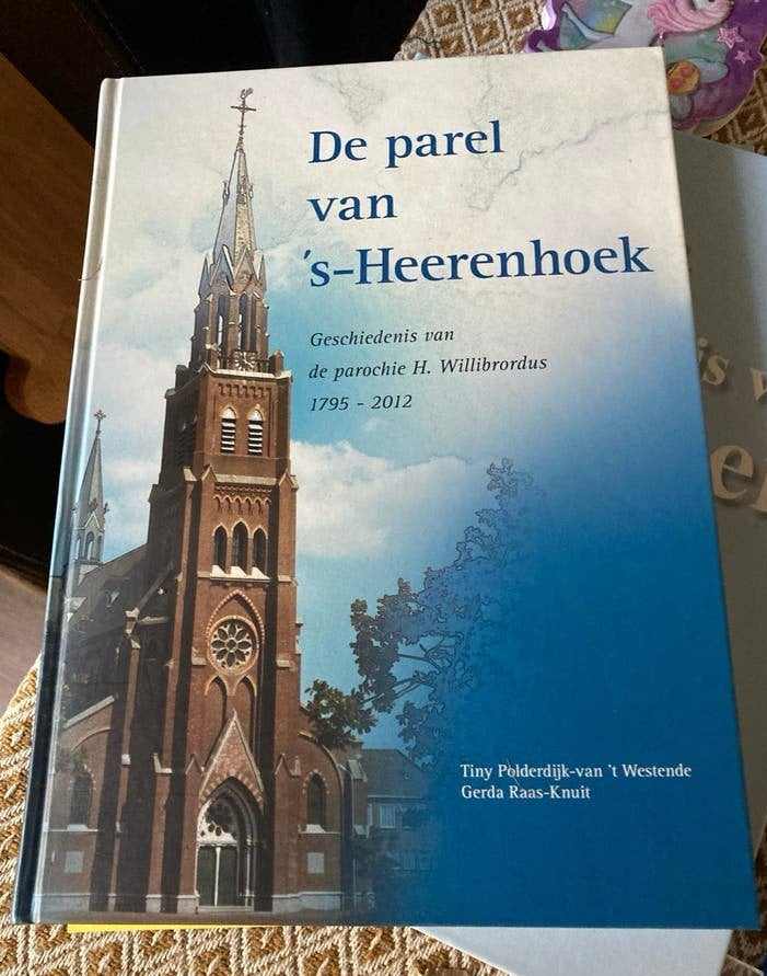 De parel van 's-Heerenhoek: Geschiedenis H. Willibrordus, Ophalen of Verzenden, 20e eeuw of later, Zo goed als nieuw