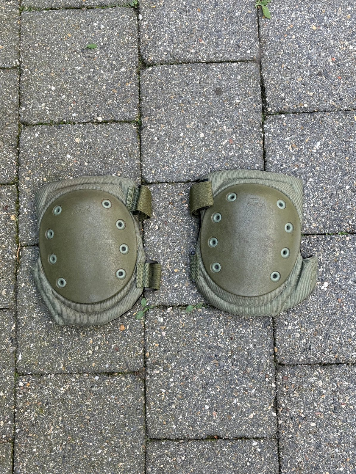 Kniebeschermers Defensie, Ophalen of Verzenden, Landmacht, Nederland, Embleem of Badge