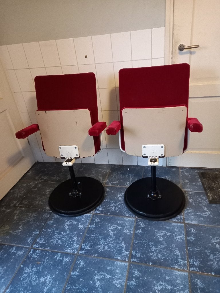 Twee vintage bioscoopstoelen, Ophalen