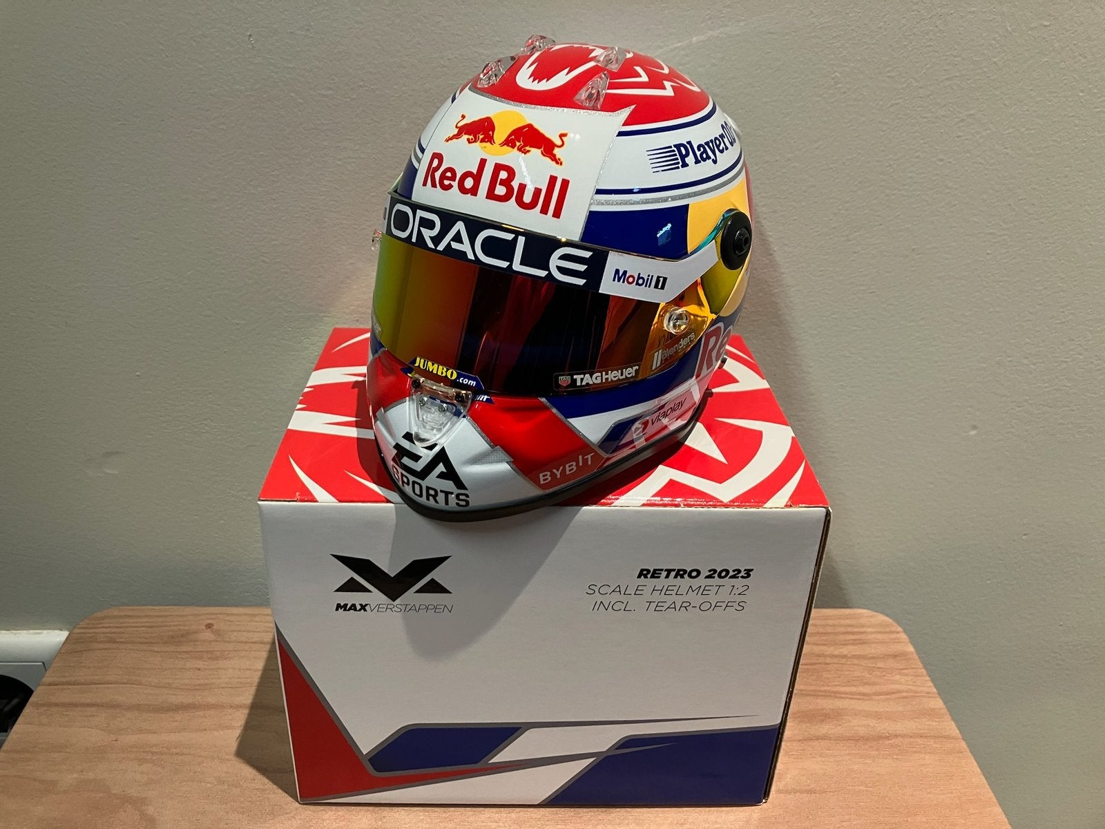 Max verstappen helm 1:2 retro 2023, Verzamelen, Ophalen of Verzenden, Zo goed als nieuw, Formule 1