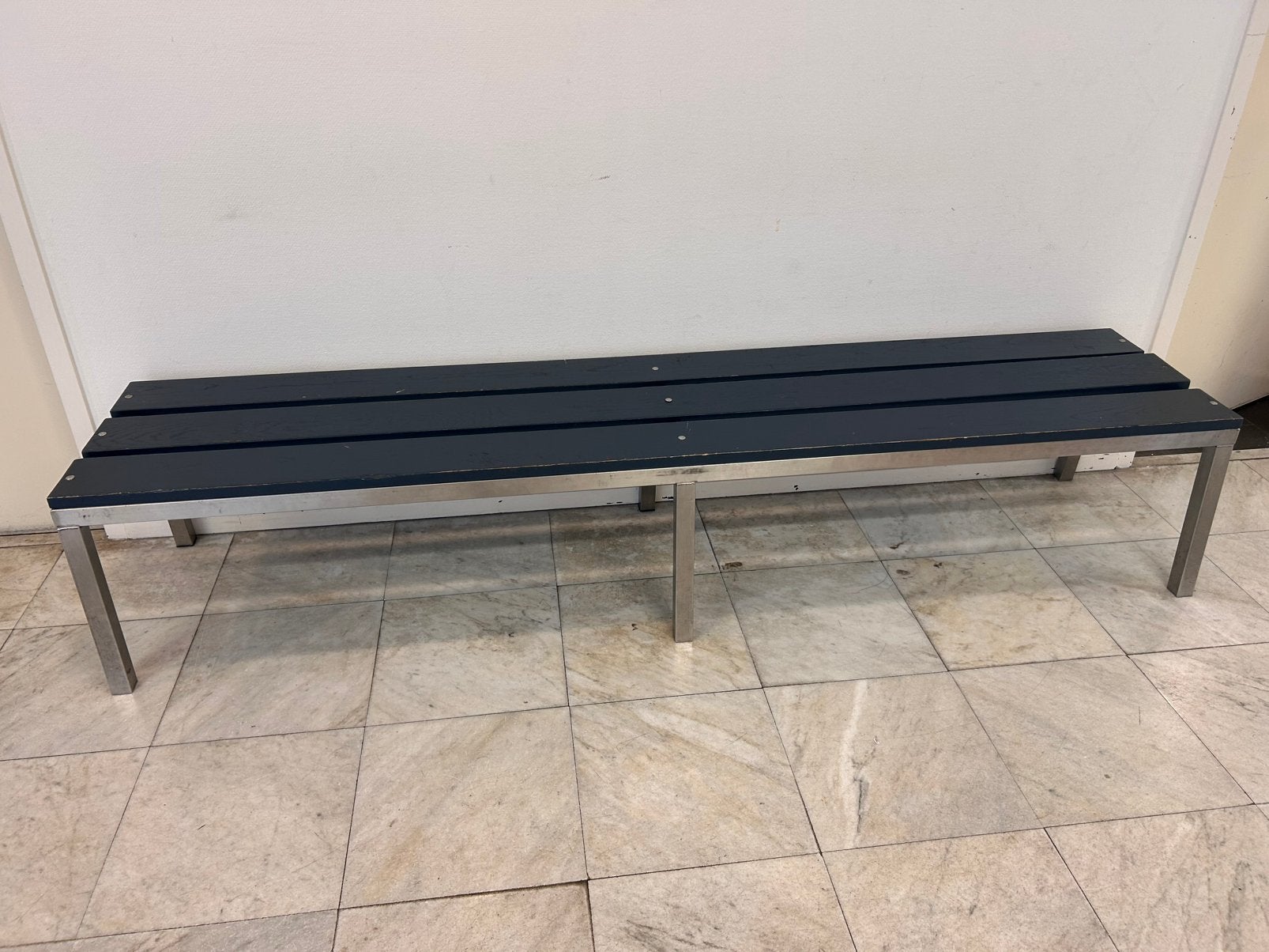 Houten bank met roestvrijstalen onderstel, Ophalen, Gebruikt