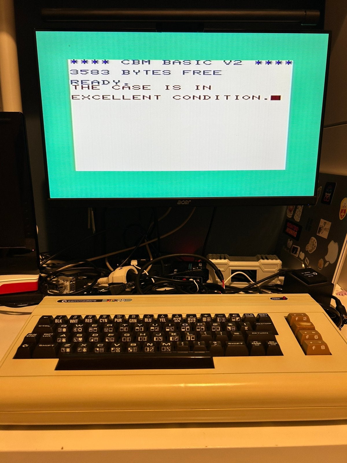 Commodore Vic-20 with PET style keys. Original 2 prong, Ophalen of Verzenden