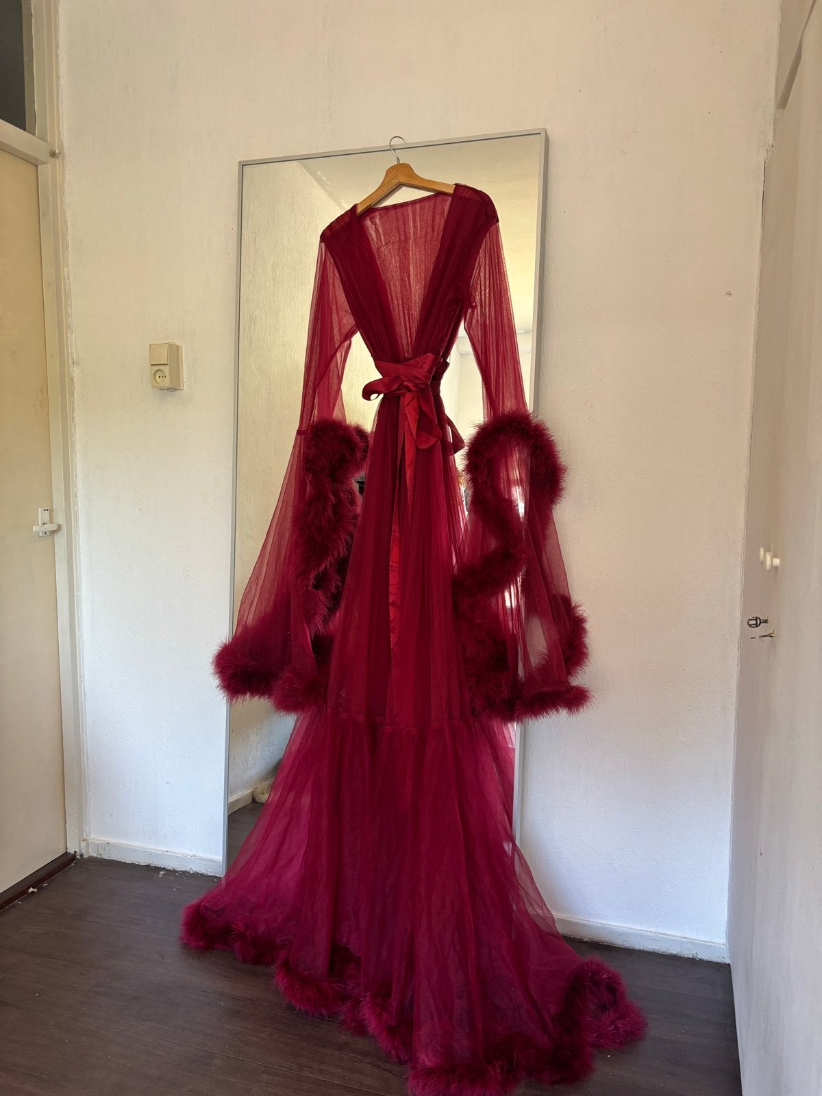 Lange rode tule badjas met veren, Ophalen of Verzenden, Rood, Badjas
