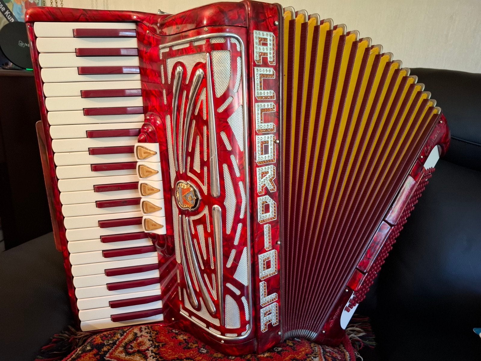 accordeon ACCORDIOLA SUPER CARMEN, Met koffer, 120-bas, Toetsaccordeon, Ophalen of Verzenden