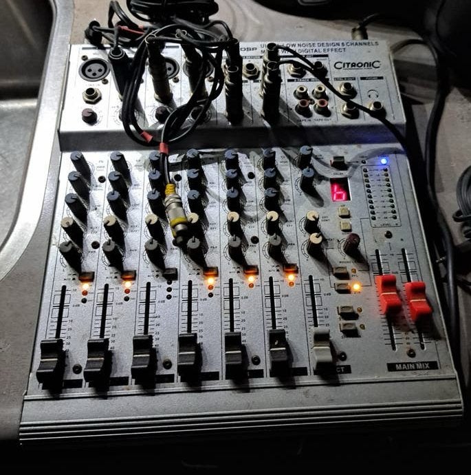 Citronic mengpaneel met 5 kanalen en digitale effecten, Ophalen of Verzenden, Gebruikt, Minder dan 5 kanalen, Microfooningang