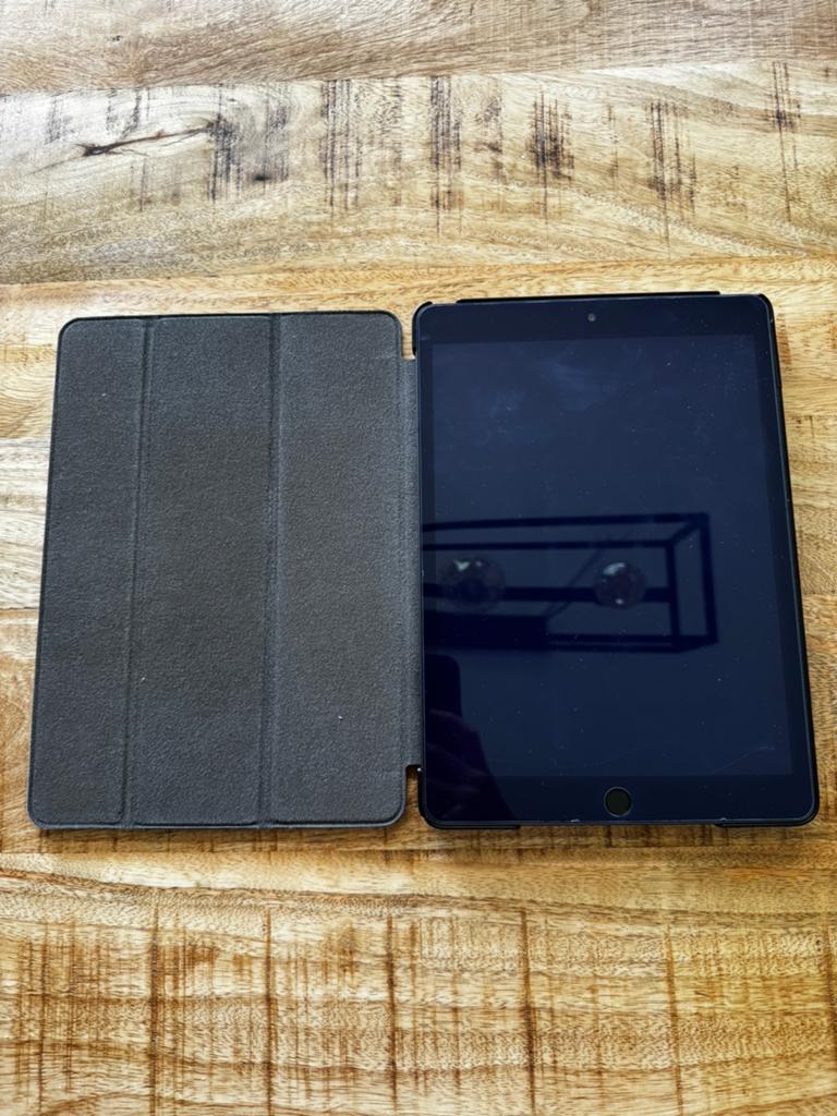 Goede ipad hoes voor series 9, 10 inch, Ipad series 9, Bescherming voor- en achterkant, Ophalen of Verzenden