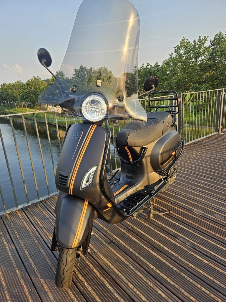 AGM VX50i scooter / Mat zwart/oranje / veel accessoires, Zo goed als nieuw, Benzine, Ophalen, Overige merken
