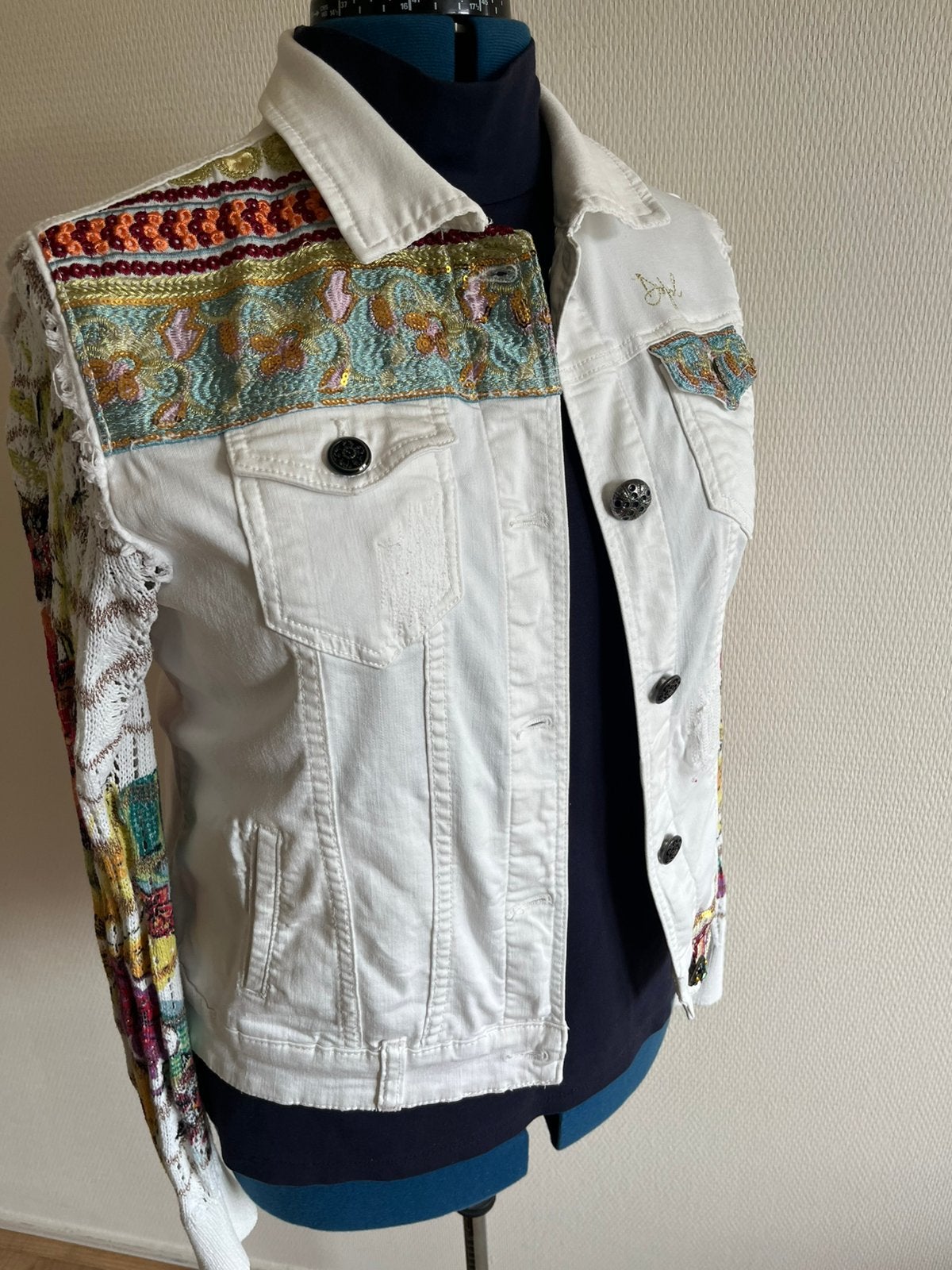 Bijzonder Desigual kort jasje., Verzenden, Zo goed als nieuw, Maat 42/44 (L), Wit