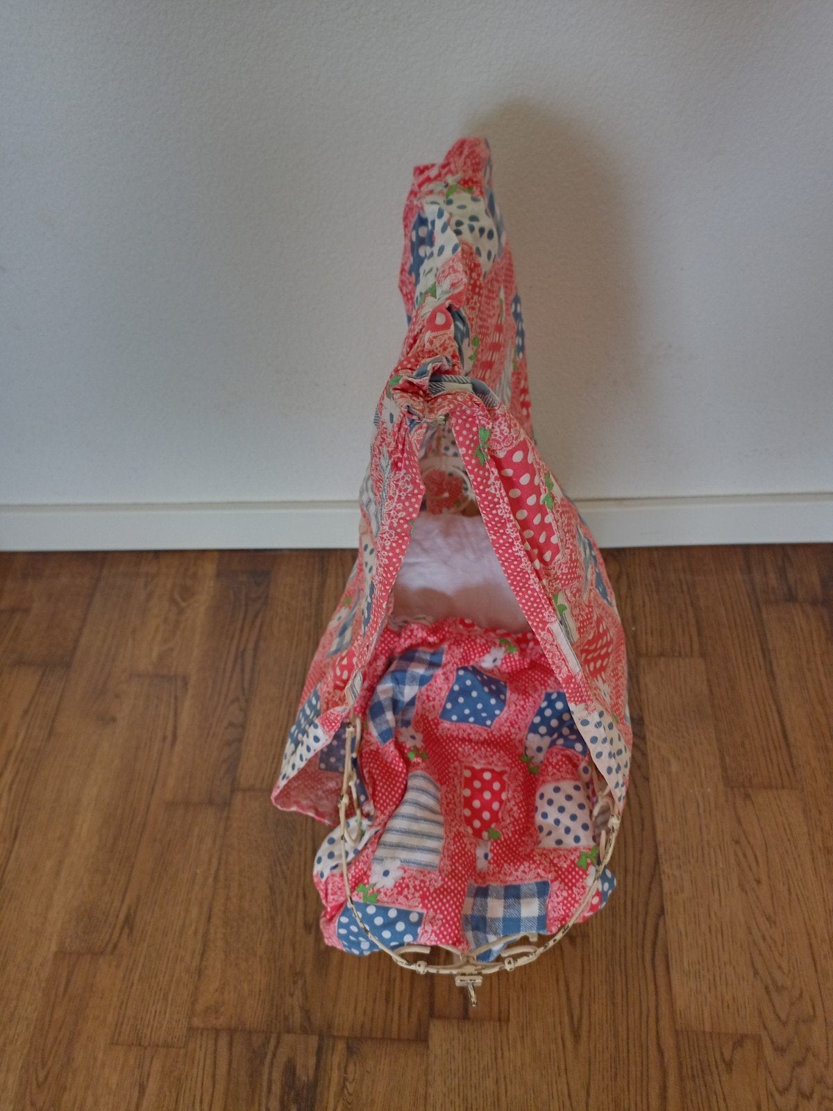 retro poppenwiegje, Ophalen