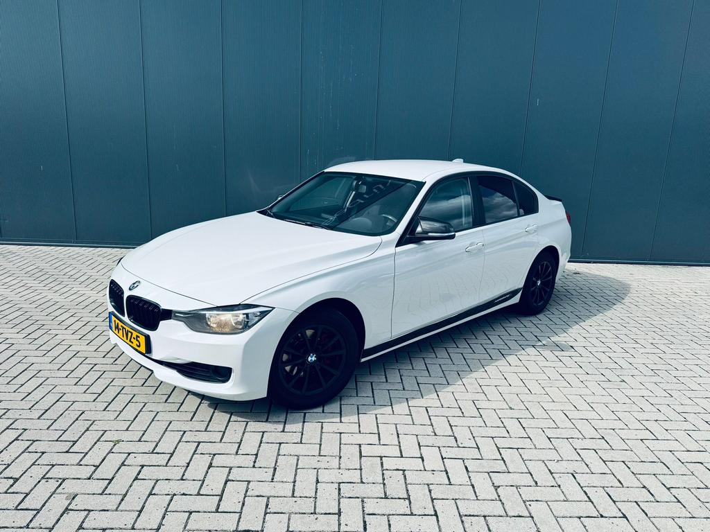 BMW 320i Aut8 F30 NAP RDW 2e eigenaar Carbon 184pk M pakket, Auto's, Automaat, Euro 5, Zwart, 4 cilinders