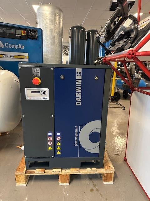Schroefcompressor Uit Voorraad 5.5kw 7.5kw 11kw 15kw 22kw, Zakelijke goederen, Machines en Bouw | Pompen en Compressoren, Ophalen
