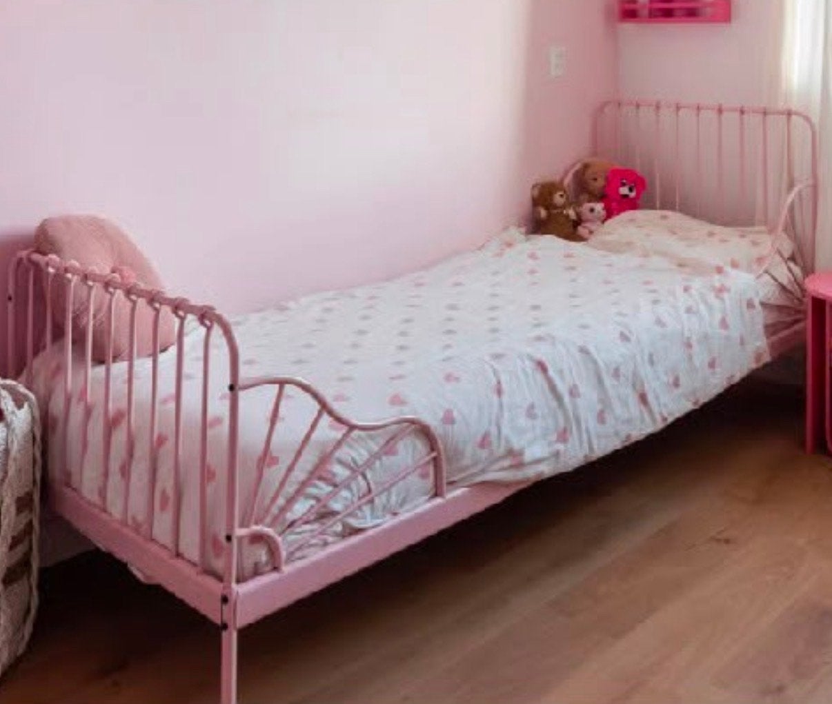 Mooi roze kinderbed (IKEA Minnen), Kinderen en Baby's, Kinderkamer | Bedden, Ophalen, Gebruikt, 70 tot 85 cm, Matras