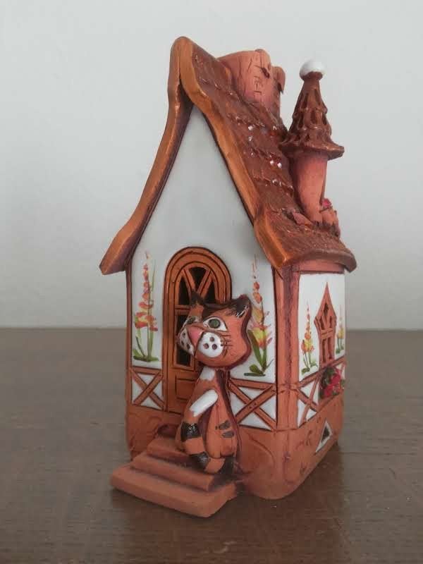 Keramieken huisje met kat - theelichthouder., Gebruikt, Meerkleurig, Ophalen of Verzenden, Landelijk