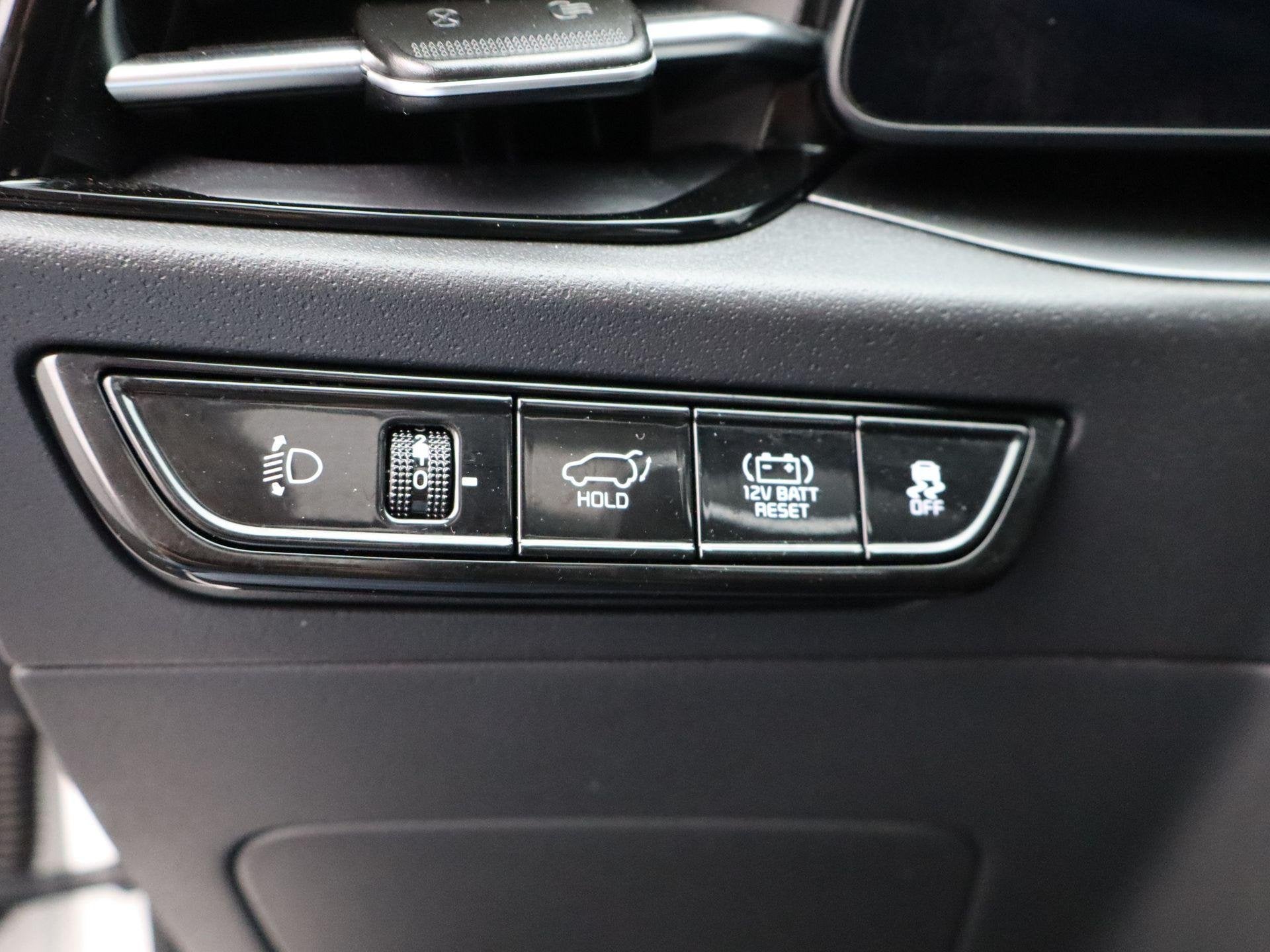 Foto 27 van Kia Niro 1.6 GDi Hybrid DynamicPlusLine | Open dak | Clima |