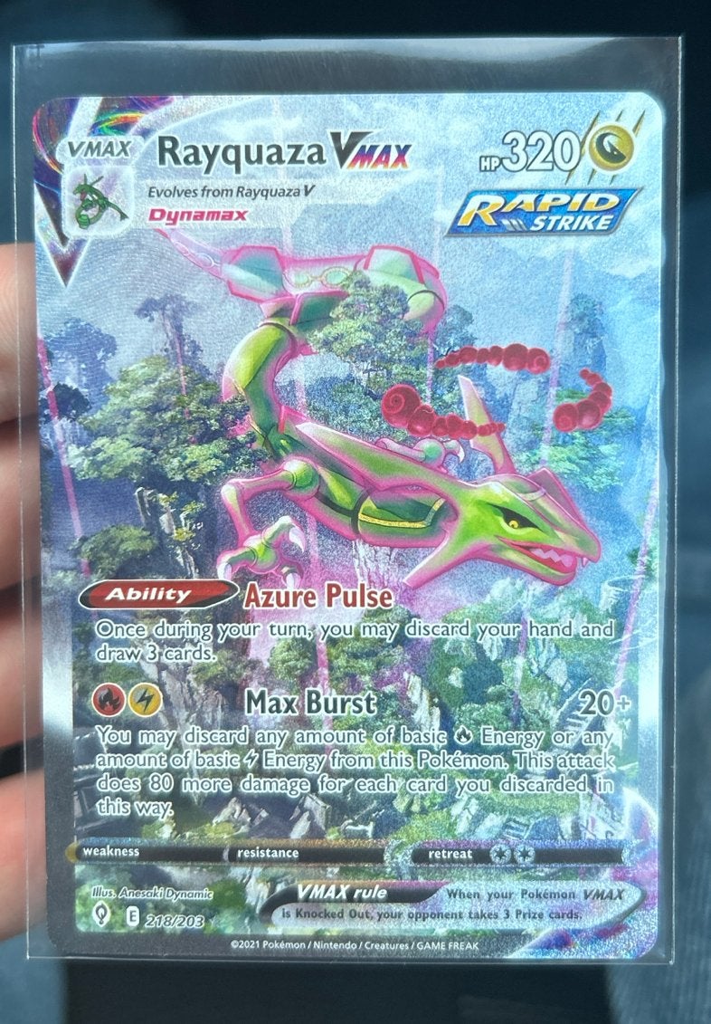Pokémon kaart Rayquaza VMAX (218/203) Rapid Strike, Hobby en Vrije tijd, Verzamelkaartspellen | Pokémon, Ophalen of Verzenden