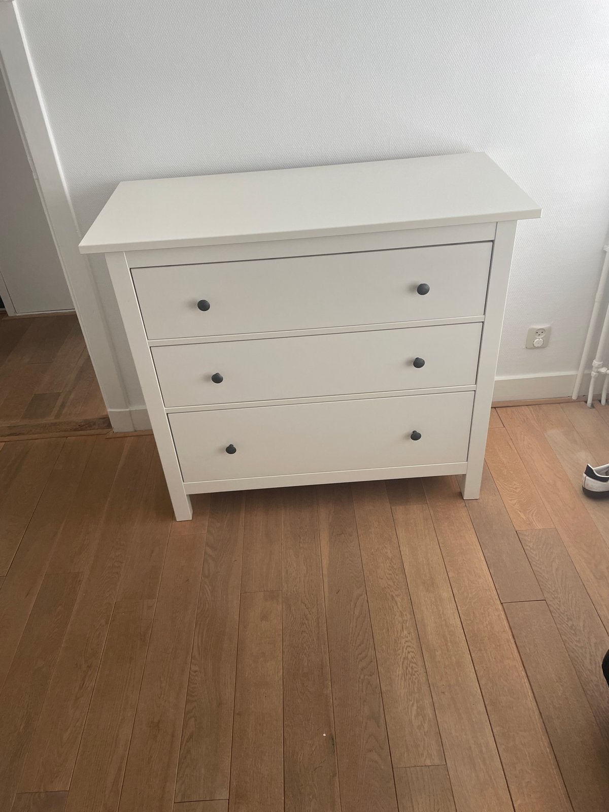 IKEA Hemmes Commodekast, Wit - Zo goed als nieuw, Huis en Inrichting, Kasten | Ladekasten, Ophalen, 100 tot 150 cm, 50 tot 100 cm