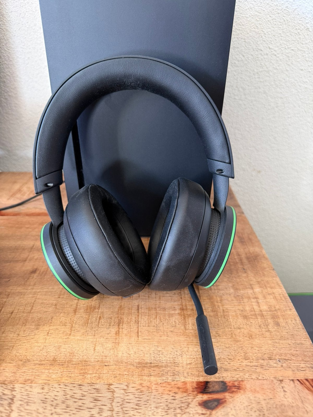 Foto 5 van Xbox series X 1tb + 2 controllers, headset, oplaadstation
