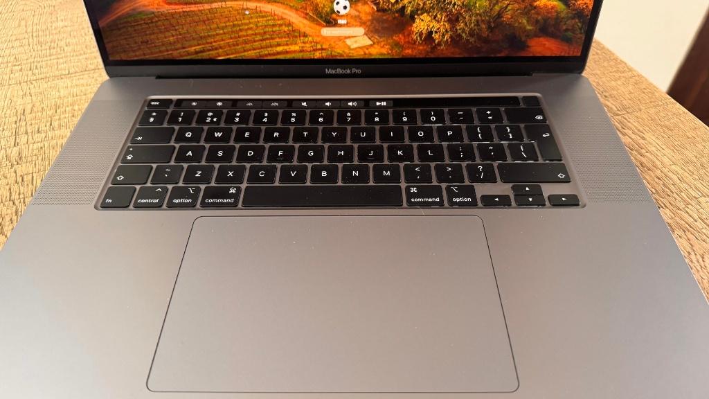 MacBook Pro 16" 8 Core  i9 2,3 GHz 16GB 1TB SSD Tahoe 26, MacBook Pro, 1 TB of meer, 2 tot 3 Ghz, Qwerty