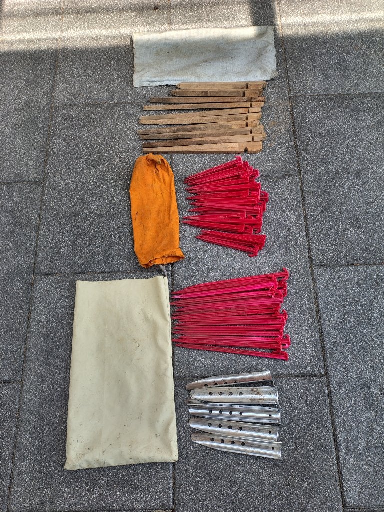 kunststof / houten tentharingen, Ophalen, Gebruikt