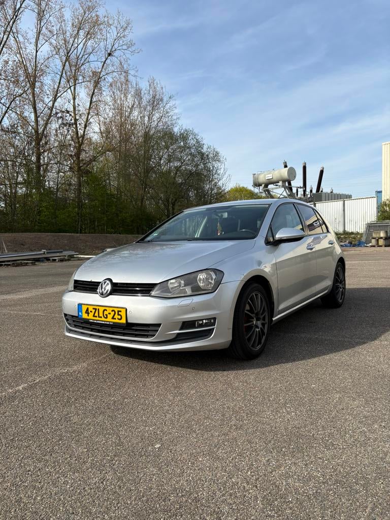 Volkswagen Golf 7 1.2 TSI 63KW 5D Benzine 2014 Grijs, Auto's, Volkswagen, Voorwielaandrijving, Euro 5, Stof, Zwart