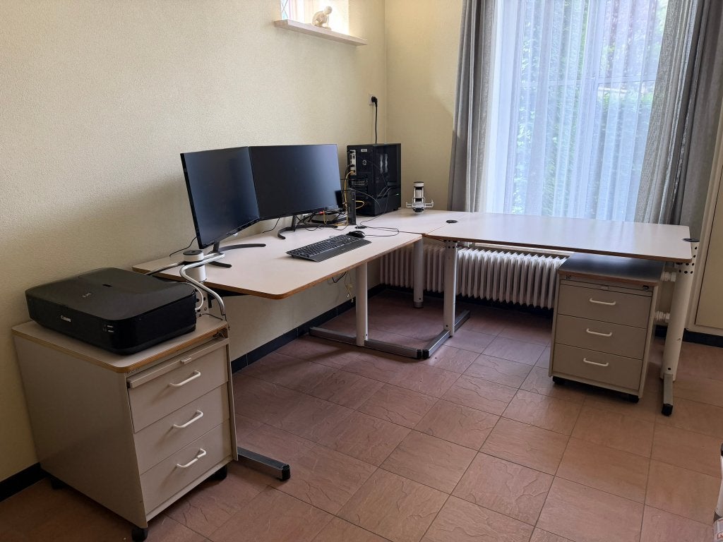 Gispen hoekbureau  incl. verrijdbare ladekasten, Huis en Inrichting, Bureaus, Ophalen, Gispen, Gebruikt, Metaal