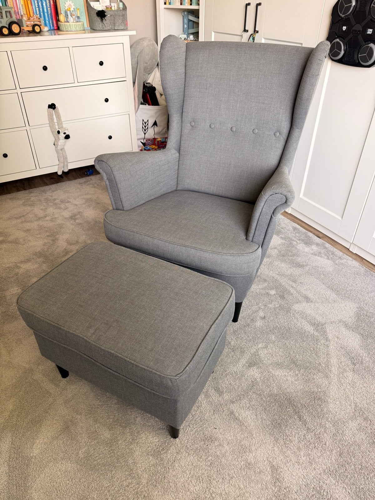 IKEA Strandmon Fauteuil met Voetenbank - Zo goed als nieuw, Huis en Inrichting, Ophalen, Zo goed als nieuw, Stof, 75 tot 100 cm