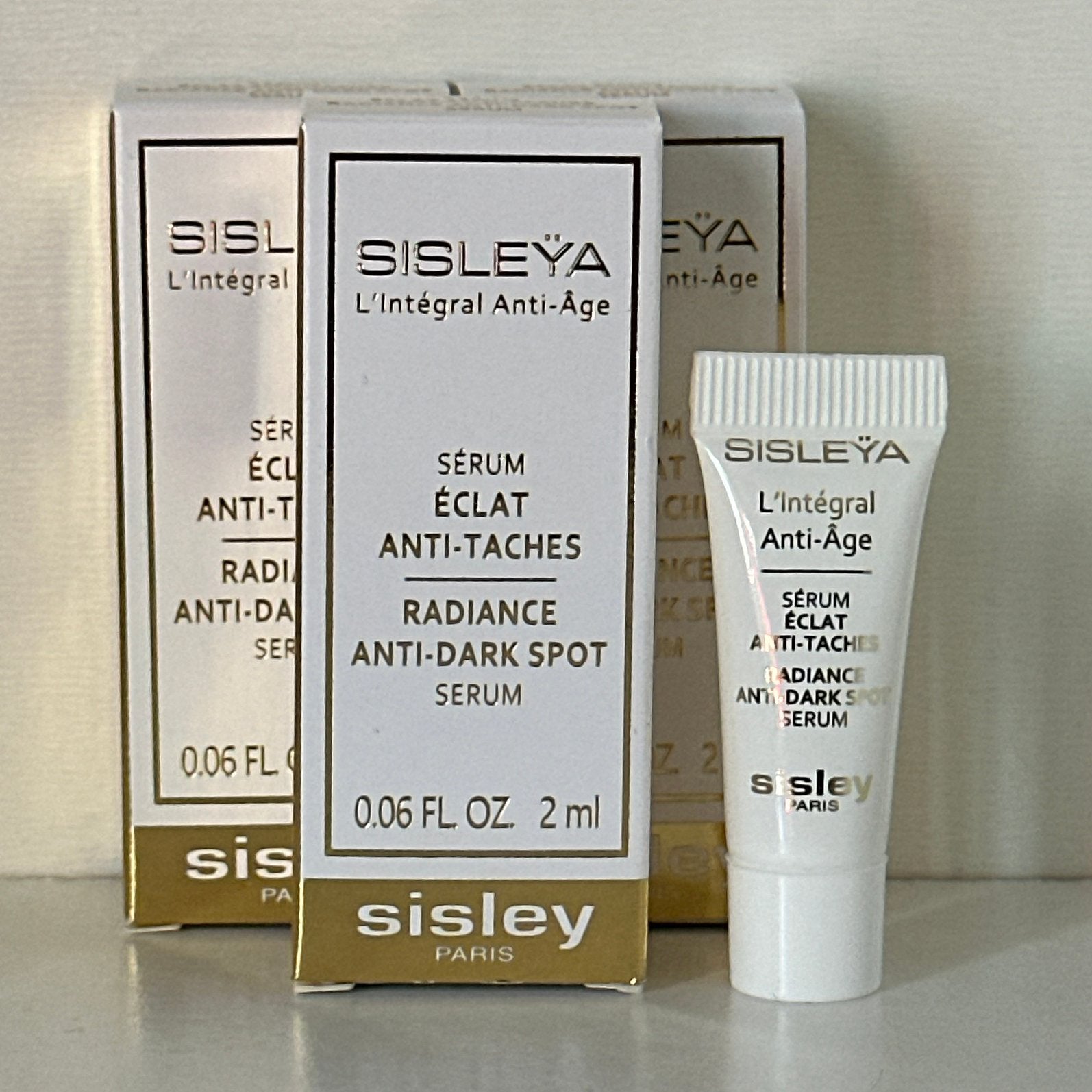 Sisley Sisleya L’integral Anti-Dark Spot Serum 2 ml, Ophalen of Verzenden, Nieuw, Gehele gezicht, Verzorging