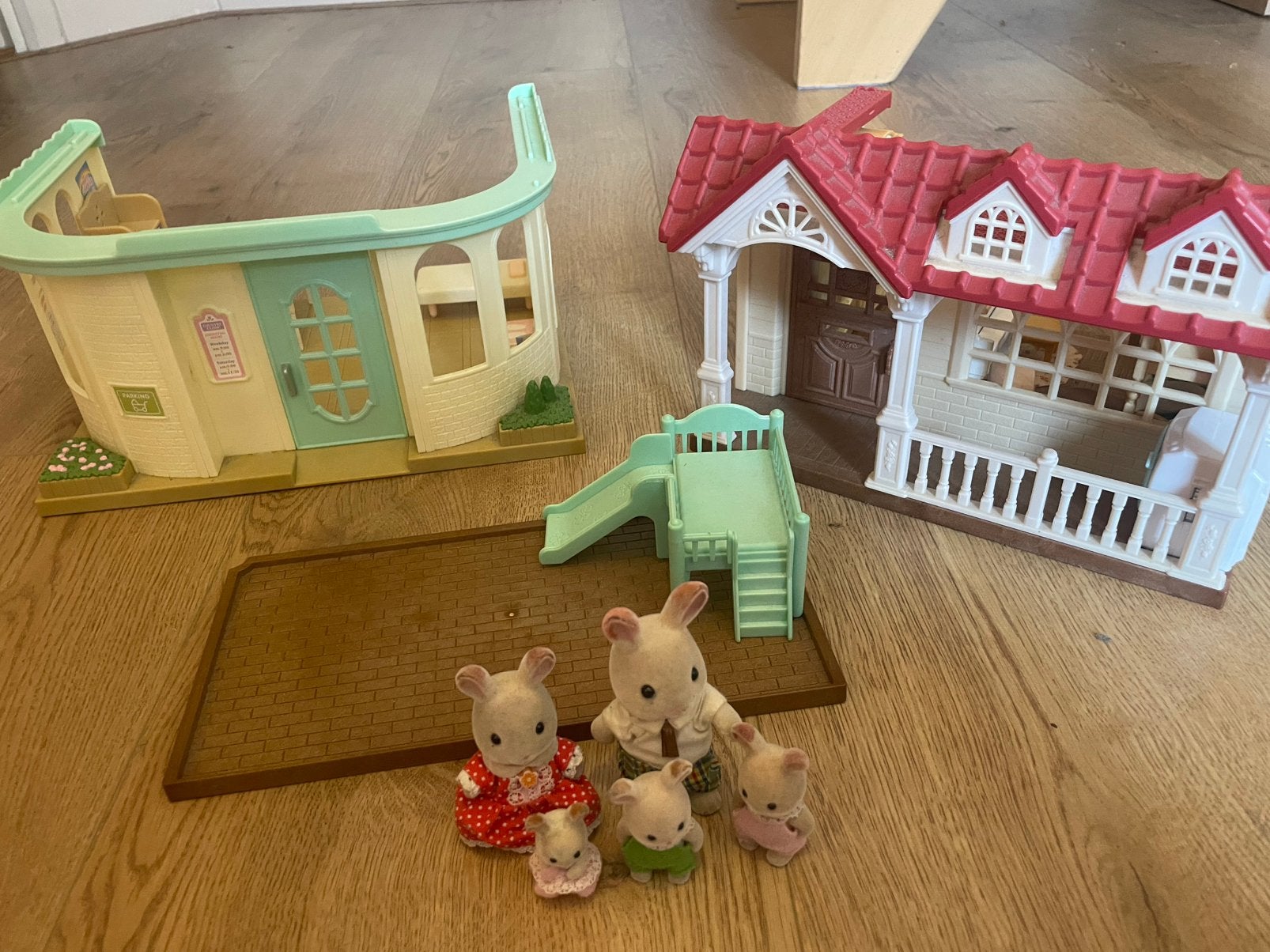 Sylvanian Families ziekenhuis+huis, Kinderen en Baby's, Speelgoed | Poppenhuizen, Ophalen of Verzenden, Zo goed als nieuw, Poppenhuis