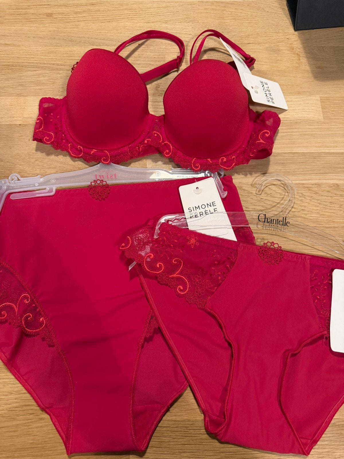 Simone Perele bh 75B NIEUW!! Bh €30, Ophalen of Verzenden, Rood, BH