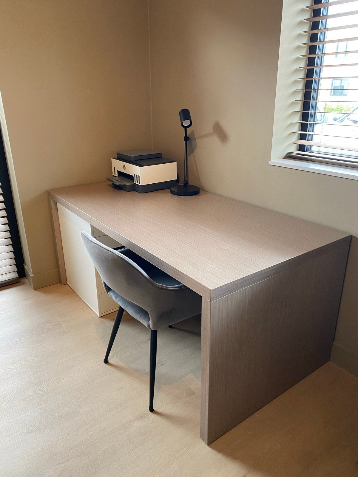 Bureau 180 x 90 cm in goede staat, Huis en Inrichting, Bureaus, Ophalen, Gebruikt, 180 cm, Spaanplaat of MDF