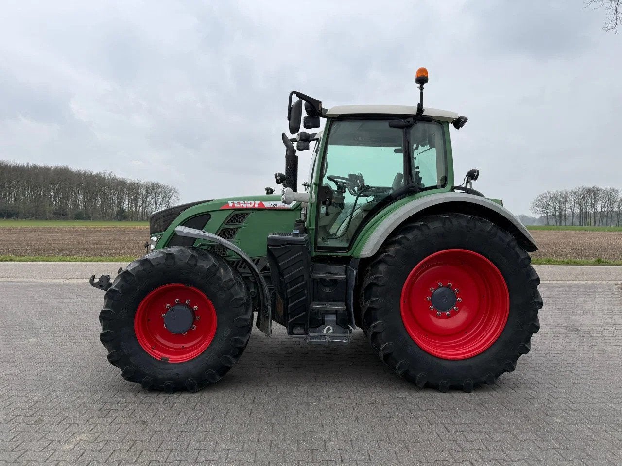 Fendt 720 (bj 2012), Zakelijke goederen, Agrarisch | Tractoren, Gebruikt, Fendt, Slievenstraat 54
5711PL  Someren, NL, Tom van de Eijnden