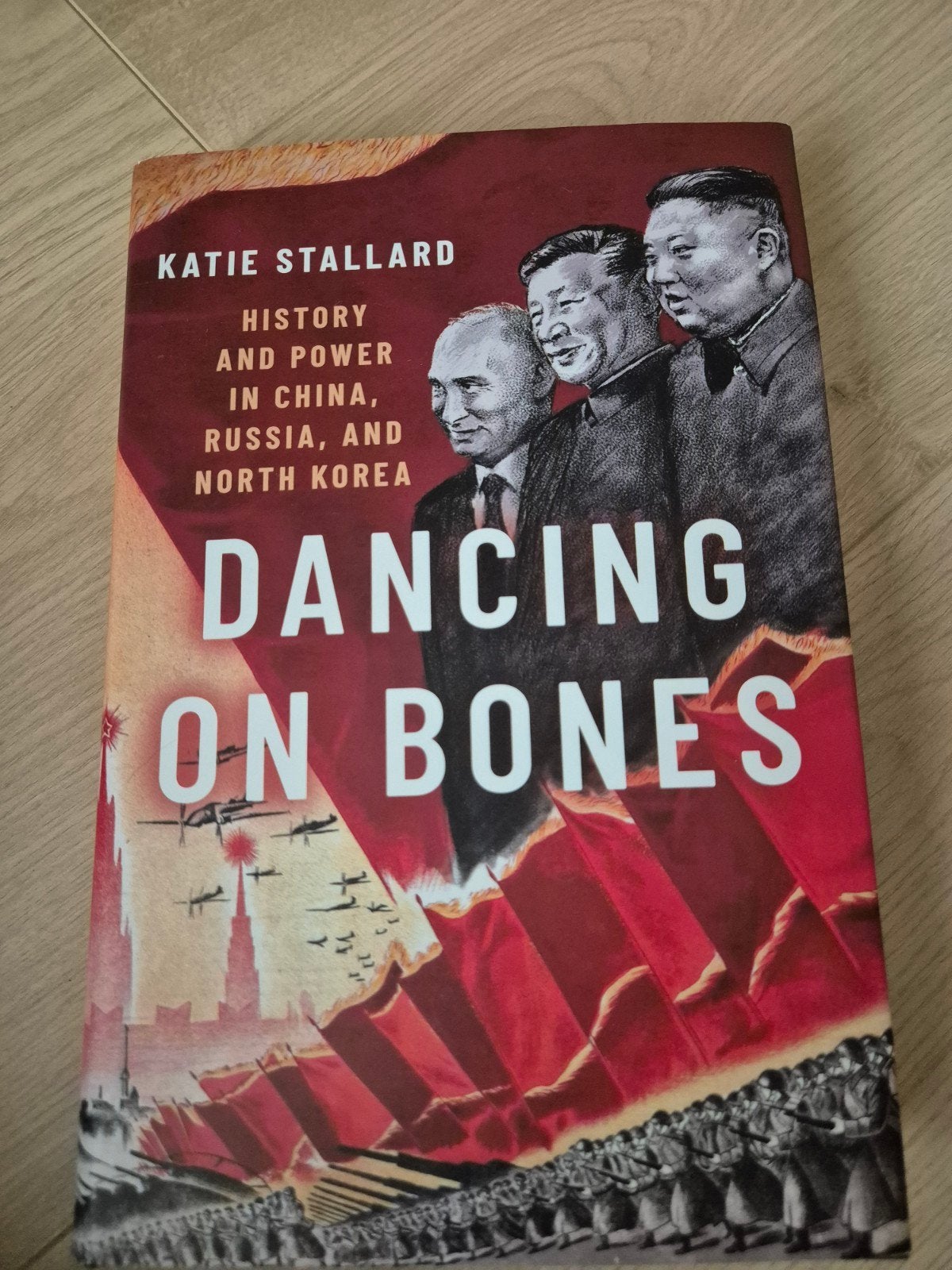 Dancing on Bones, Boeken, Geschiedenis | Wereld, Zo goed als nieuw, Azië, 20e eeuw of later, Ophalen of Verzenden