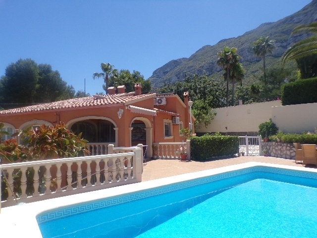 Villa te koop Costa Blanca Denia, Huizen en Kamers, Buitenland, Spanje, 5 kamers, Woonhuis, 296 m²