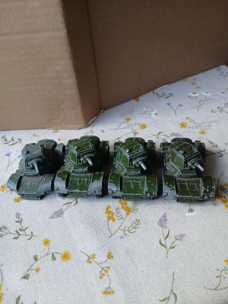 3 1/2 Armoured Car. Dinky toys, opknappers,  samen:, Ophalen of Verzenden, Gebruikt, Auto, Dinky Toys